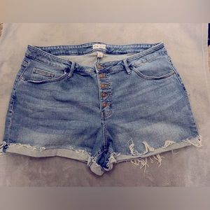 NEW AVA & VIV LADIES PLUS SIZE 20 BUTTONFLY JEAN SHORTS FRAY 20W